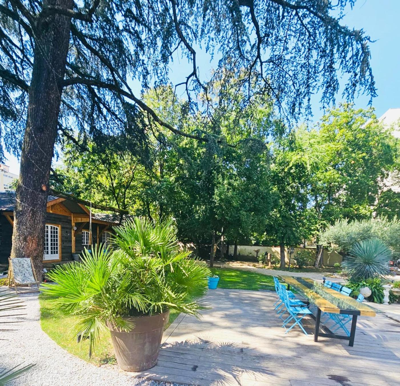 Chateau Grandclement Lyon Villeurbanne Niveau Rdc - Tresor Cache En Ville Avec Vue Piscine Et Parc Exterior photo